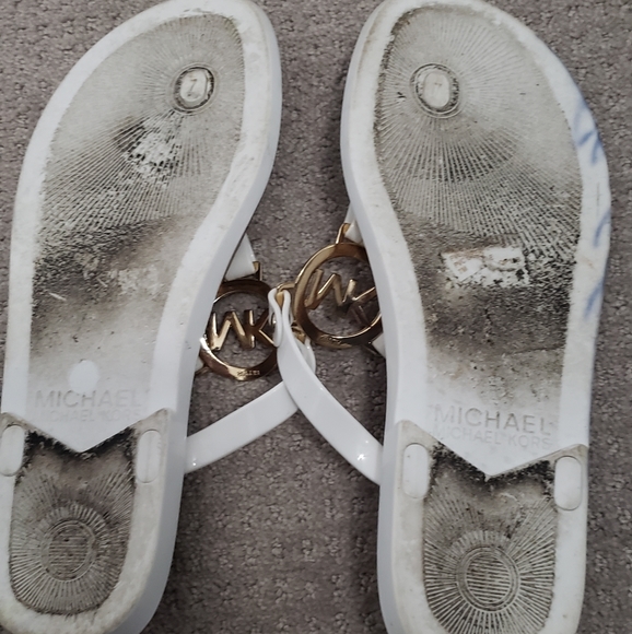 Micheal Kors summer flip flops - Picture 3 of 3